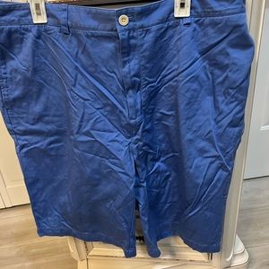 Vineyard vines Men Shorts Size 40